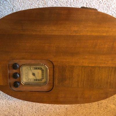 Art Deco, Art Moderne Philco Table Radio 