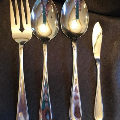 Oneida Stainless â€œFlight-Relianceâ€ 5pps service for 12 wServing Pieces