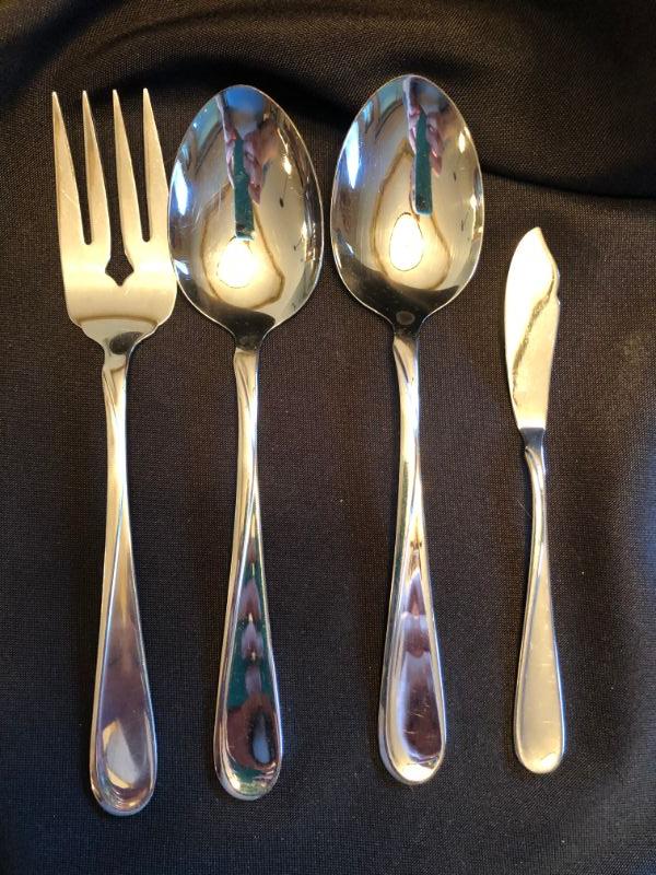 Oneida Stainless “FlightReliance” 5pps service for 12 wServing Pieces