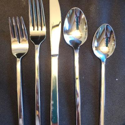 Cambridge Stainless 5pps service for 8 wServing Pieces