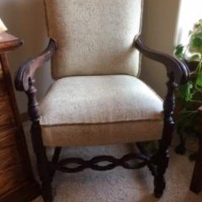 UPHOLSTERED ARM CHAIR