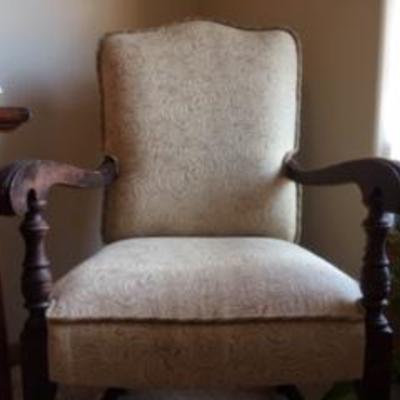 UPHOLSTERED ARM CHAIR