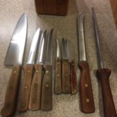 CHICAGO CUTLERY 9 KNIVES AND BLOCK