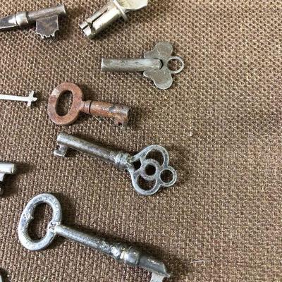 Lot #57 Vintage Skeleton Keys and Lock/keys 