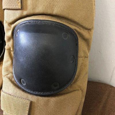 Lot #72 Size Medium Tactical Knee Pad - Military / police