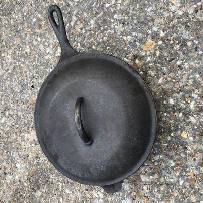 Cast iron deep skillet with lid