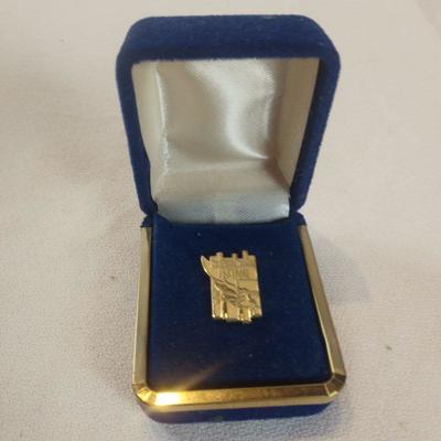 1989 Kentucky Derby Festival Gold Metal Pin