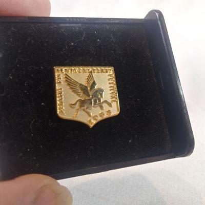 2003 Kentucky Derby Festival Gold Metal Pin
