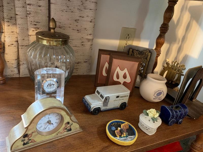 Collectible shelf lot