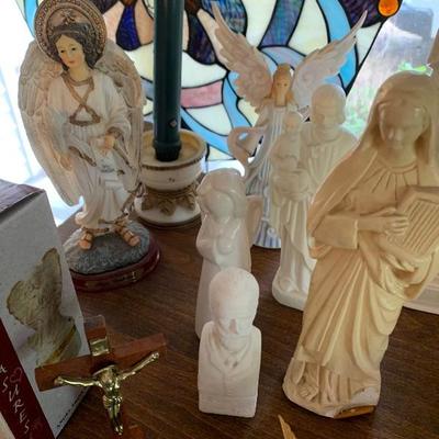 Religious figurines lot 