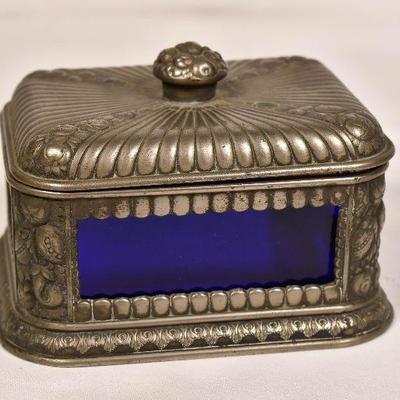 Lot 5: Japanese vintage box with blue glass insert