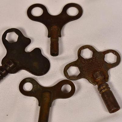 Lot 15: Four vintage clock keys