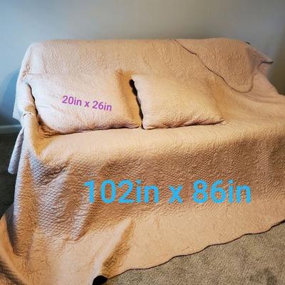 Bedspread and shams