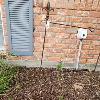 Fleur De Lis flag hanger
