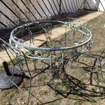 LOT 18  ORNATE IRON PATIO TABLE & 5 CHAIRS (NEED WORK)