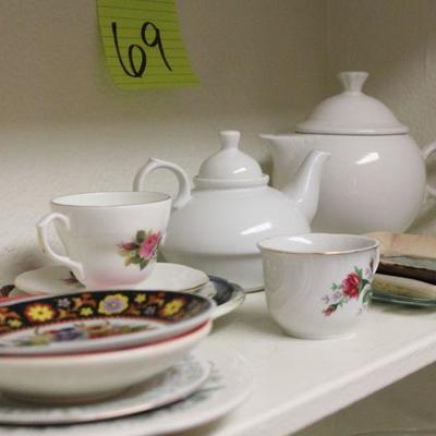 Lot 69 Tea Pots & Tea Cups