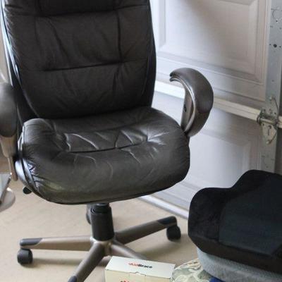 Lot 89 Office Chair & Cushions
