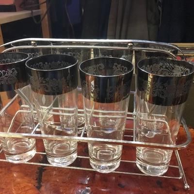 Lot 83  set of 8 Tom Collins mid century drinking glasses with metal caddie