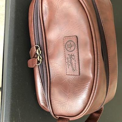 Munsingwear Menâ€™s Shaving/Overnight Bag