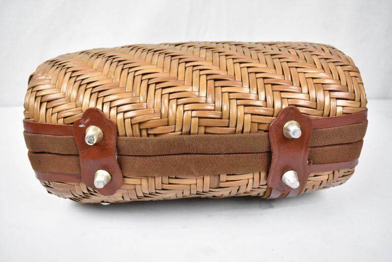 Vintage Chinese Wicker Basket Purse Woven Wicker and Brass Basket Purse Mid  Century Basket Purse W/ Brass Fish Clasp Top Handle Purse - Etsy