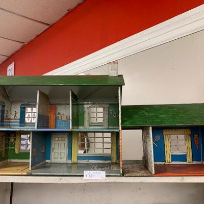 Colonial style Dollhouse 