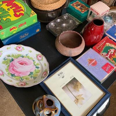 Board games, pottery and other group lot