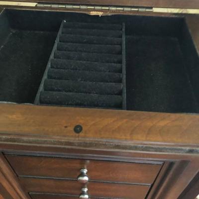 Jewelry box