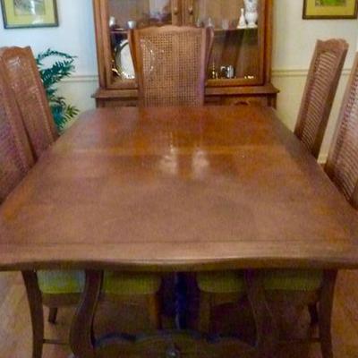 Dining Room Table with 8 chairs