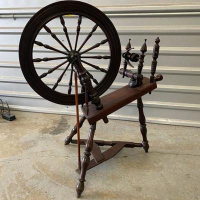 Antique Spinning Wheel Lot 571