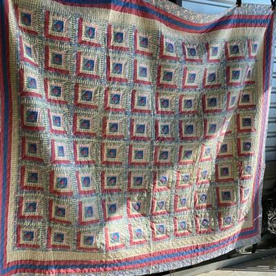 Floral/Heart Squares Quilt (some stains) 80x96 Lot 687