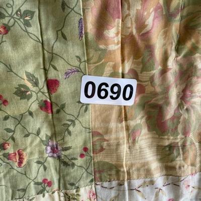 Cream/Floral/Squares Quilt with 2 Matching shams-Lot 690