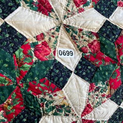 Holly Christmas Quilt Green/Red - solid Cream Back 89x94-Lot 699