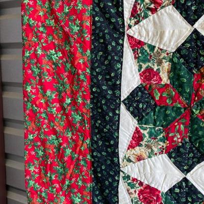 Holly Christmas Quilt Green/Red - solid Cream Back 89x94-Lot 699