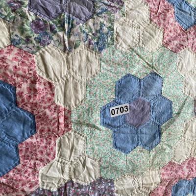 Pink/Purple/Blue/Cream Patch Flower Quilt/Back solid cream 106x89-Lot 703