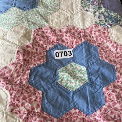 Pink/Purple/Blue/Cream Patch Flower Quilt/Back solid cream 106x89-Lot 703