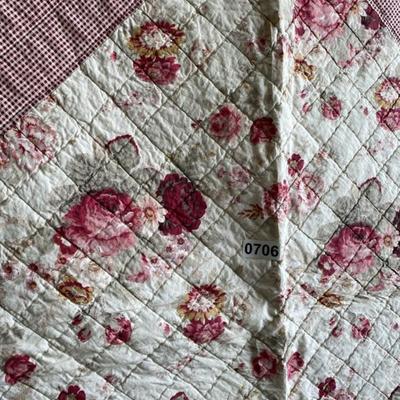 Cream/Burg Quilt with bed skirt and shams 100x90 -Lot 706
