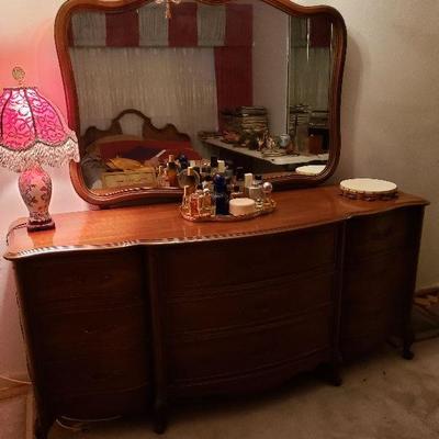 9 Drawer Dresser with Mirror