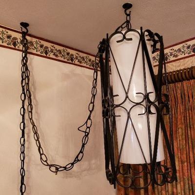 2 Hanging Lamps