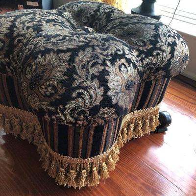 Stool/ottoman/poof