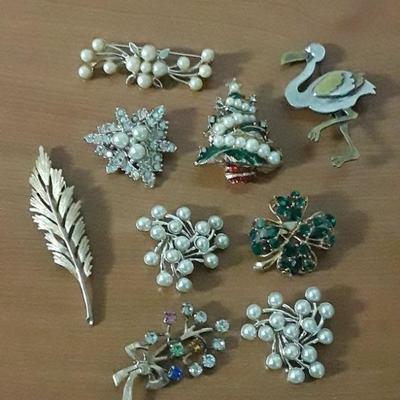 Vintage Jewelry Brooch/ Pin Lot, figural, holiday, leaves