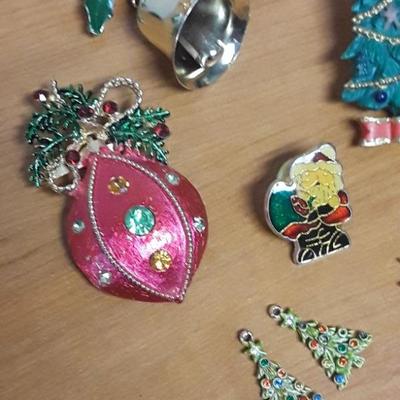Vintage Christmas Jewelry Lot