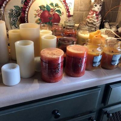 Candles, kittens and fruit