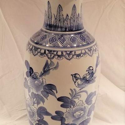 Lot #29  Antique Paste Porcelain Chinese Blue/White Vase