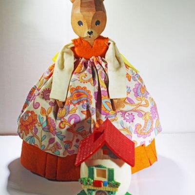 Lot 4: Wooden Bunny and Vintage Plastic Egg House Viewer