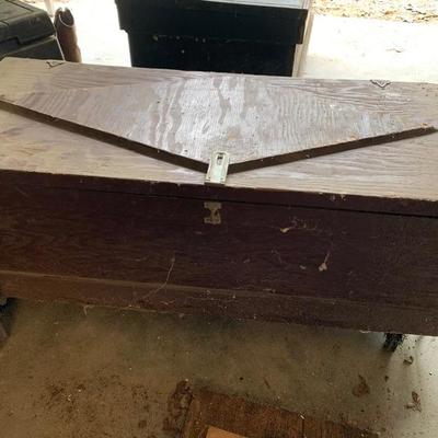 Wooden tool box 