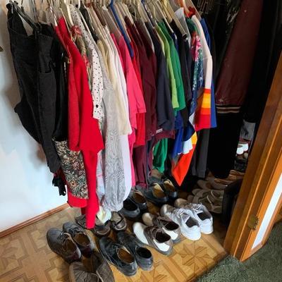 Clothing/shoe lot 