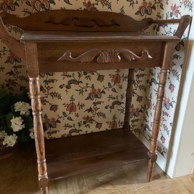 Reproduction washstand