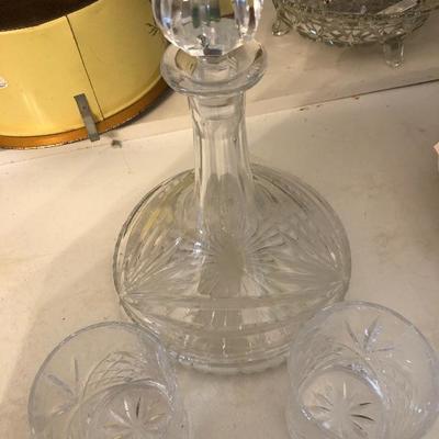Crystal glass decanter with 2 glasses 