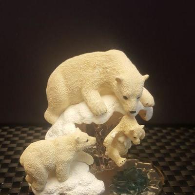 Polar Bear Family Sculture