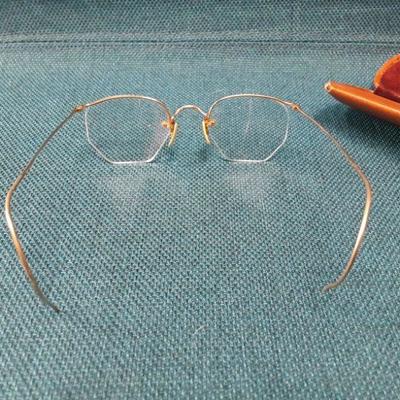 Vintage Gold Wire Frame Reading Glasses with Case